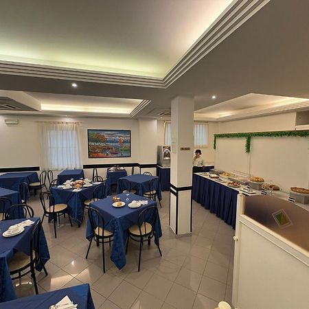 Hotel Sport Rimini Buitenkant foto
