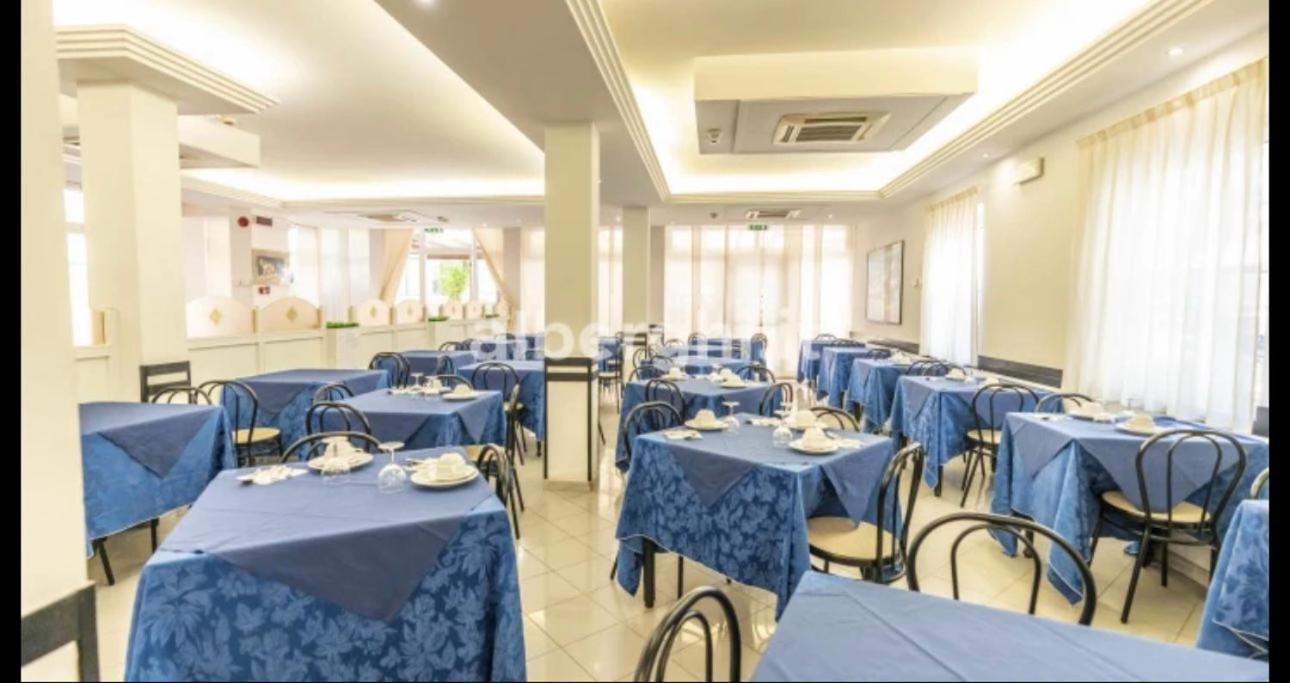Hotel Sport Rimini Buitenkant foto