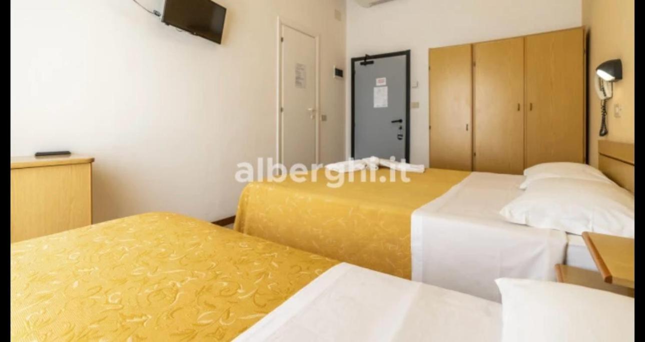 Hotel Sport Rimini Buitenkant foto