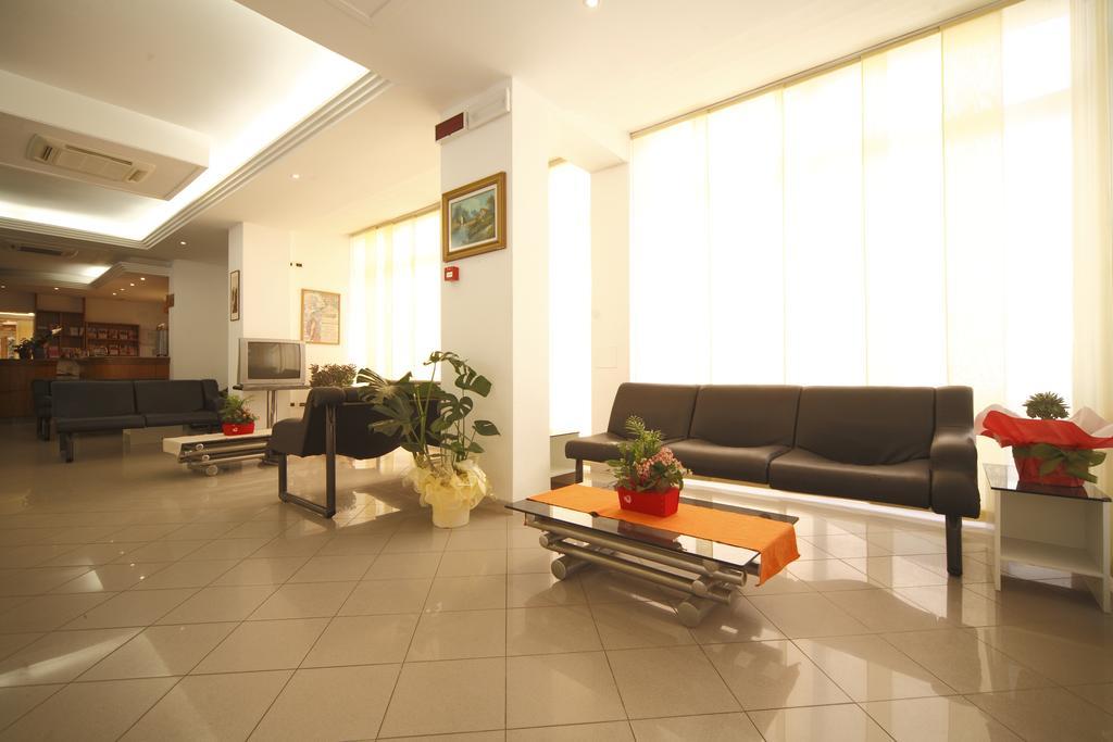 Hotel Sport Rimini Buitenkant foto