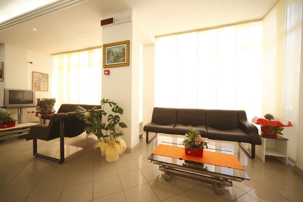 Hotel Sport Rimini Buitenkant foto